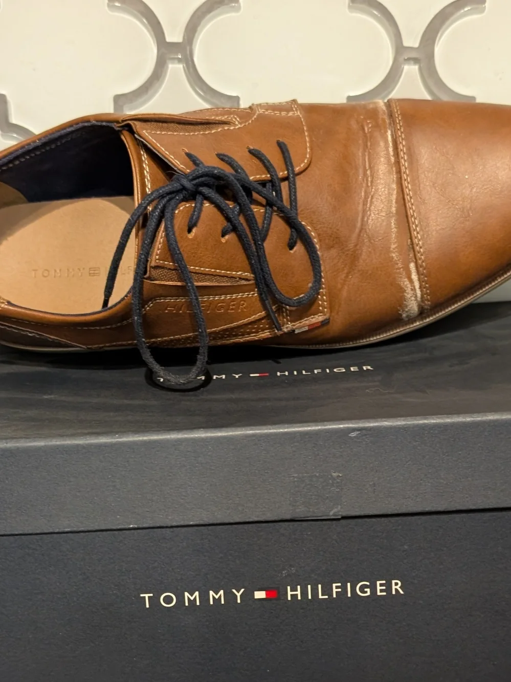 Tommy Hilfiger Men’s Brown Leather Lace-Up Dress Shoes